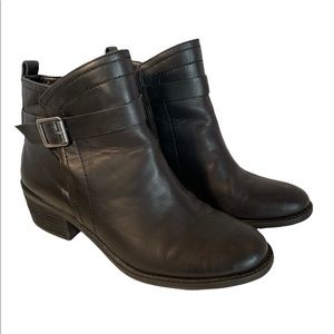Vince Camuto Beamer black leather ankle boots size 9